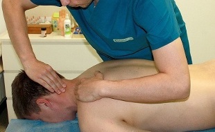 massage van de cervicale wervelkolom voor osteochondrose